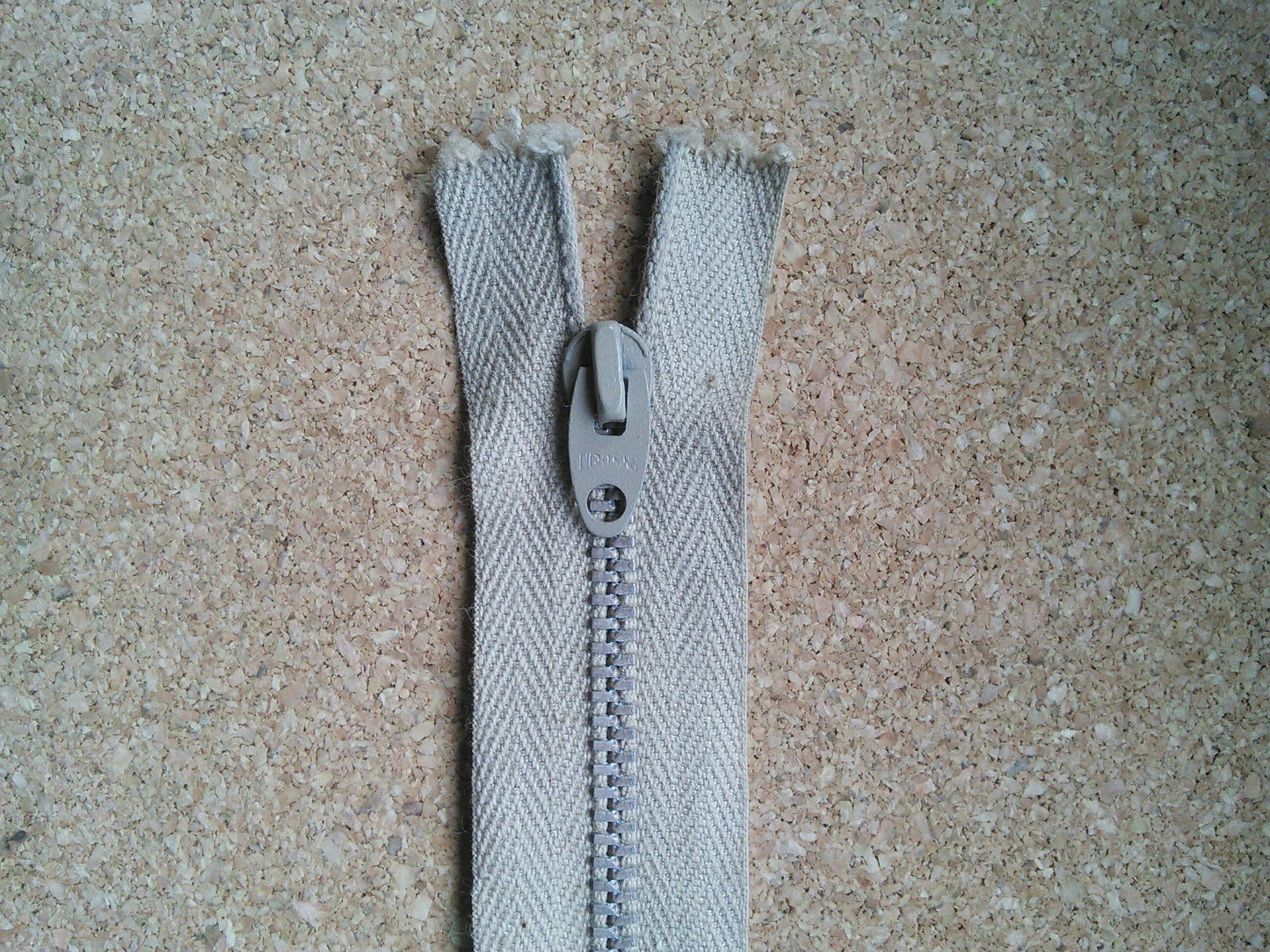 Beige New Metal Zip Vintage 20 inch (51 cm) closed end