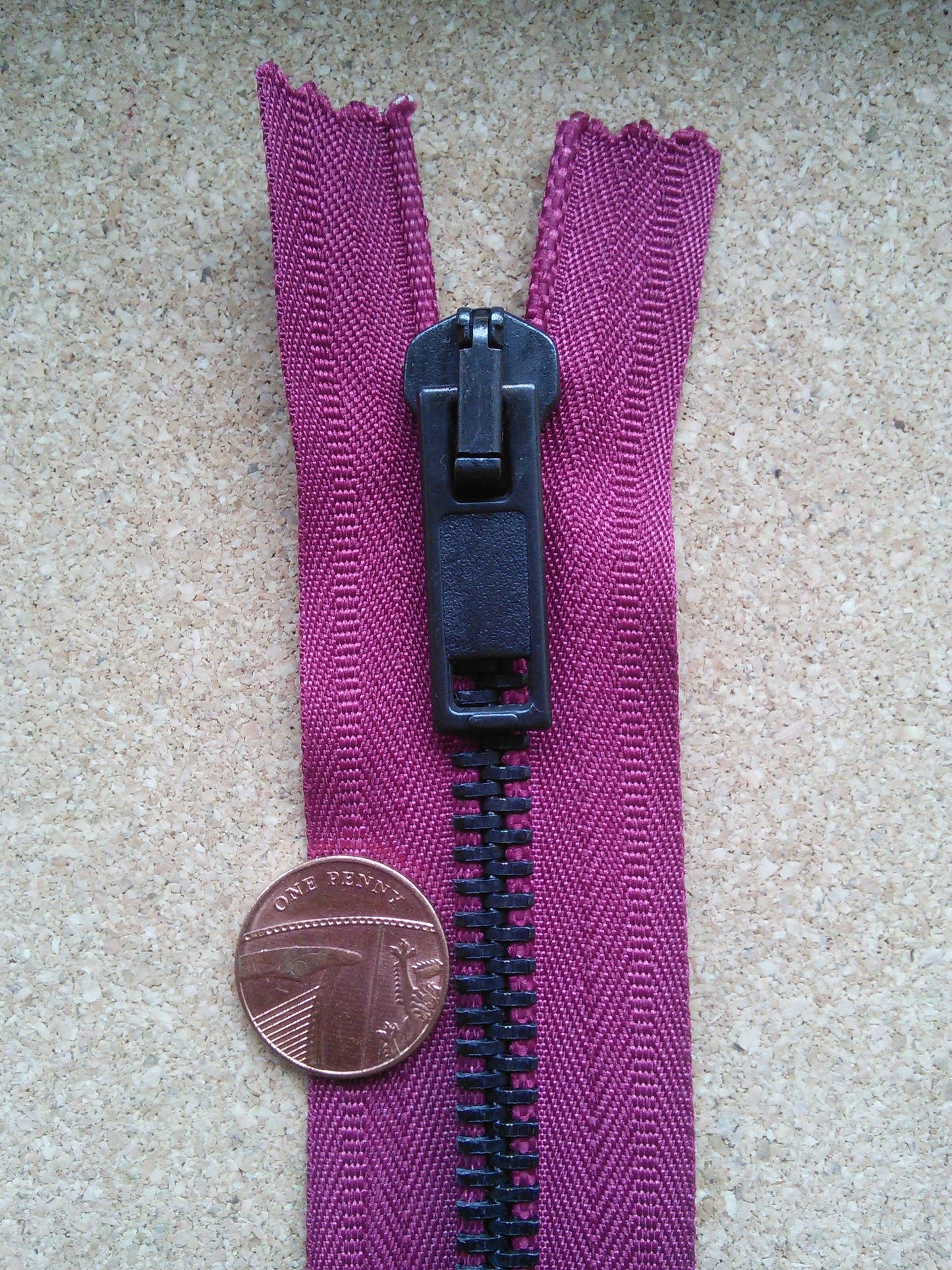Deep raspberry zip red/burgundy chunky black metal 6 inch (15cm) closed end Size 5