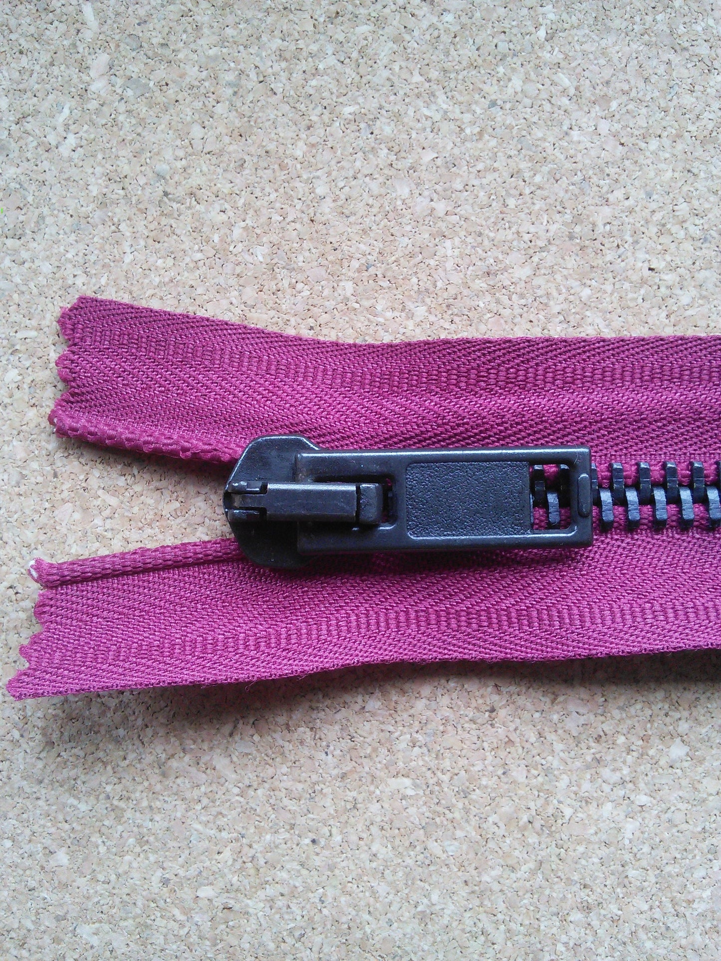 Deep raspberry zip red/burgundy chunky black metal 6 inch (15cm) closed end Size 5