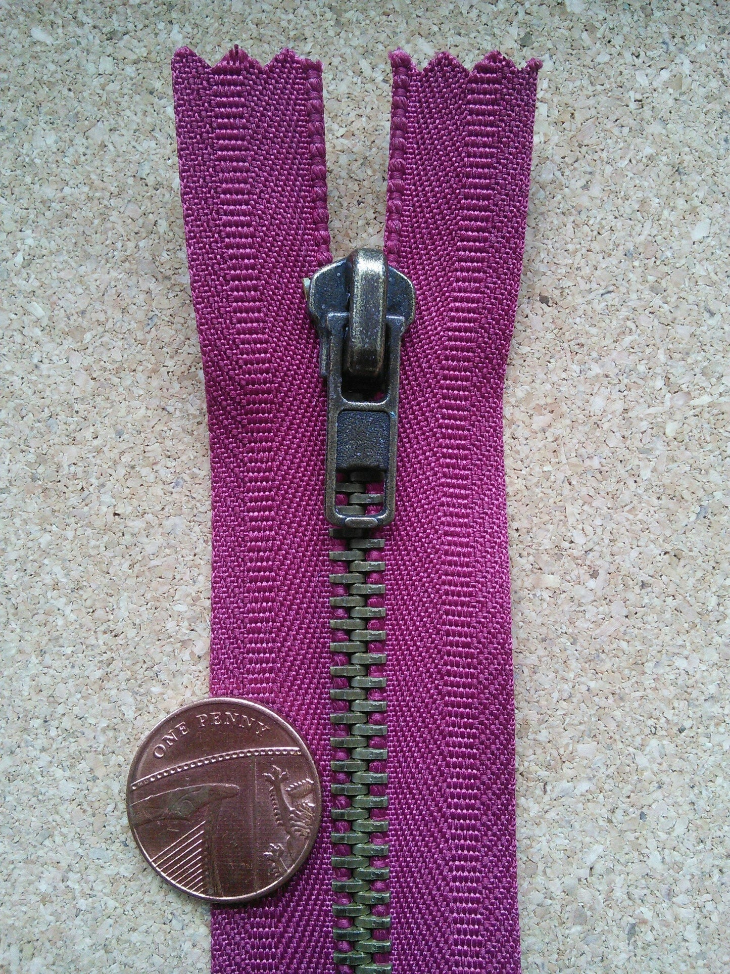 Deep raspberry zip red/burgundy chunky heavy antique brass metal 6 inch (15cm) closed end Size 5