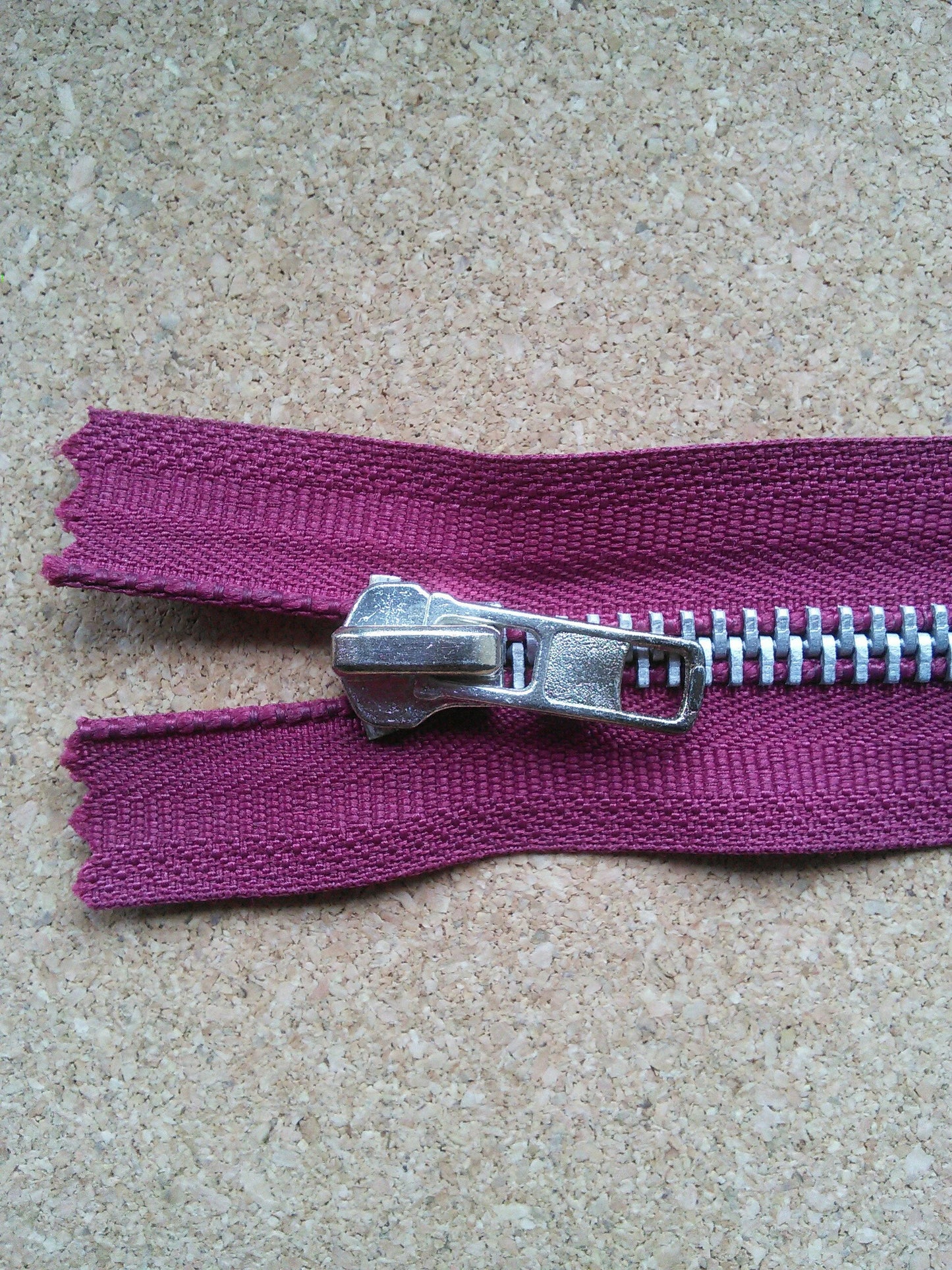 Deep raspberry zip red/burgundy 6 inch chunky heavy silver metal (15cm) closed end Size 5