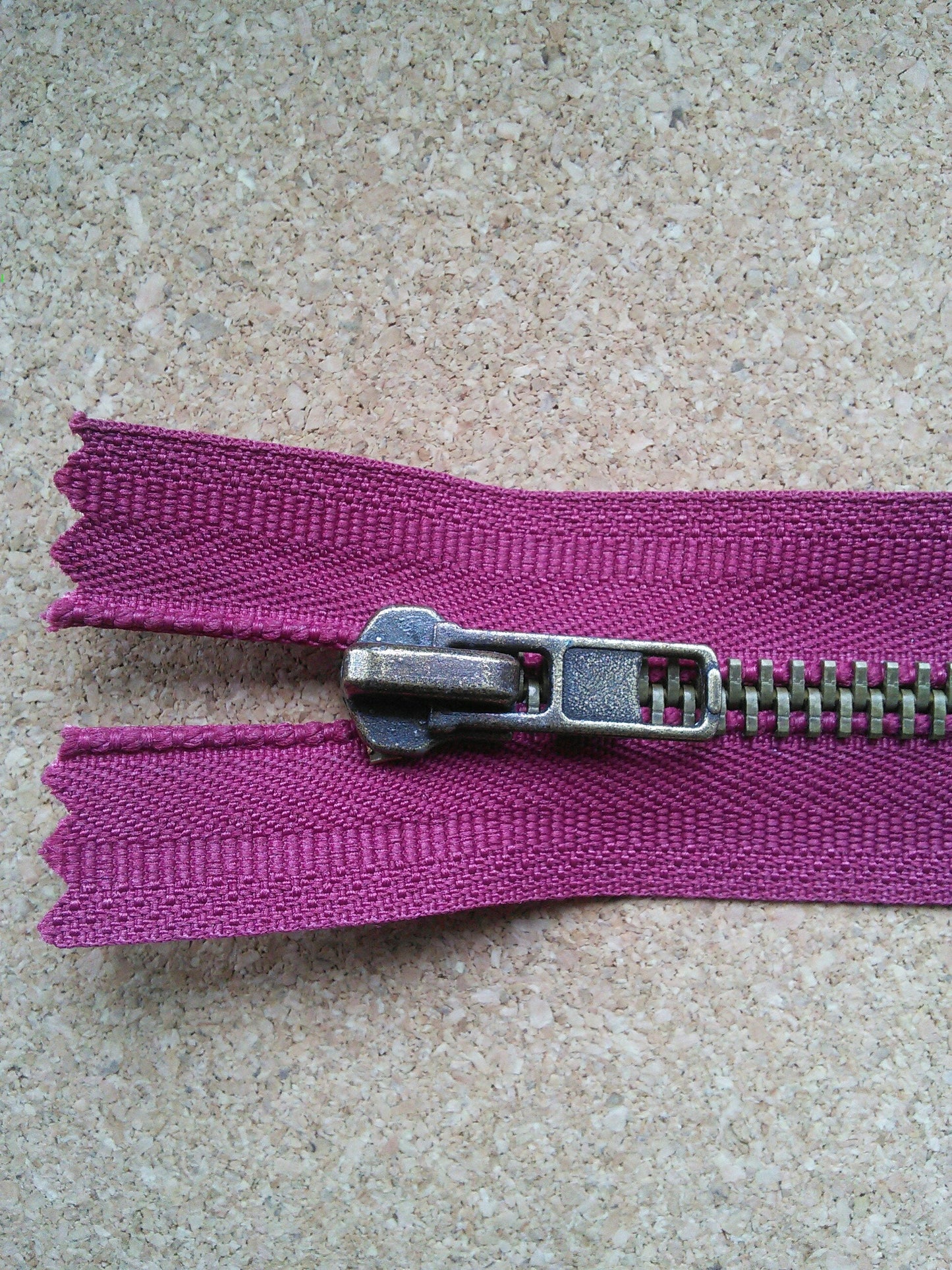 Deep raspberry zip red/burgundy chunky heavy antique brass metal 6 inch (15cm) closed end Size 5