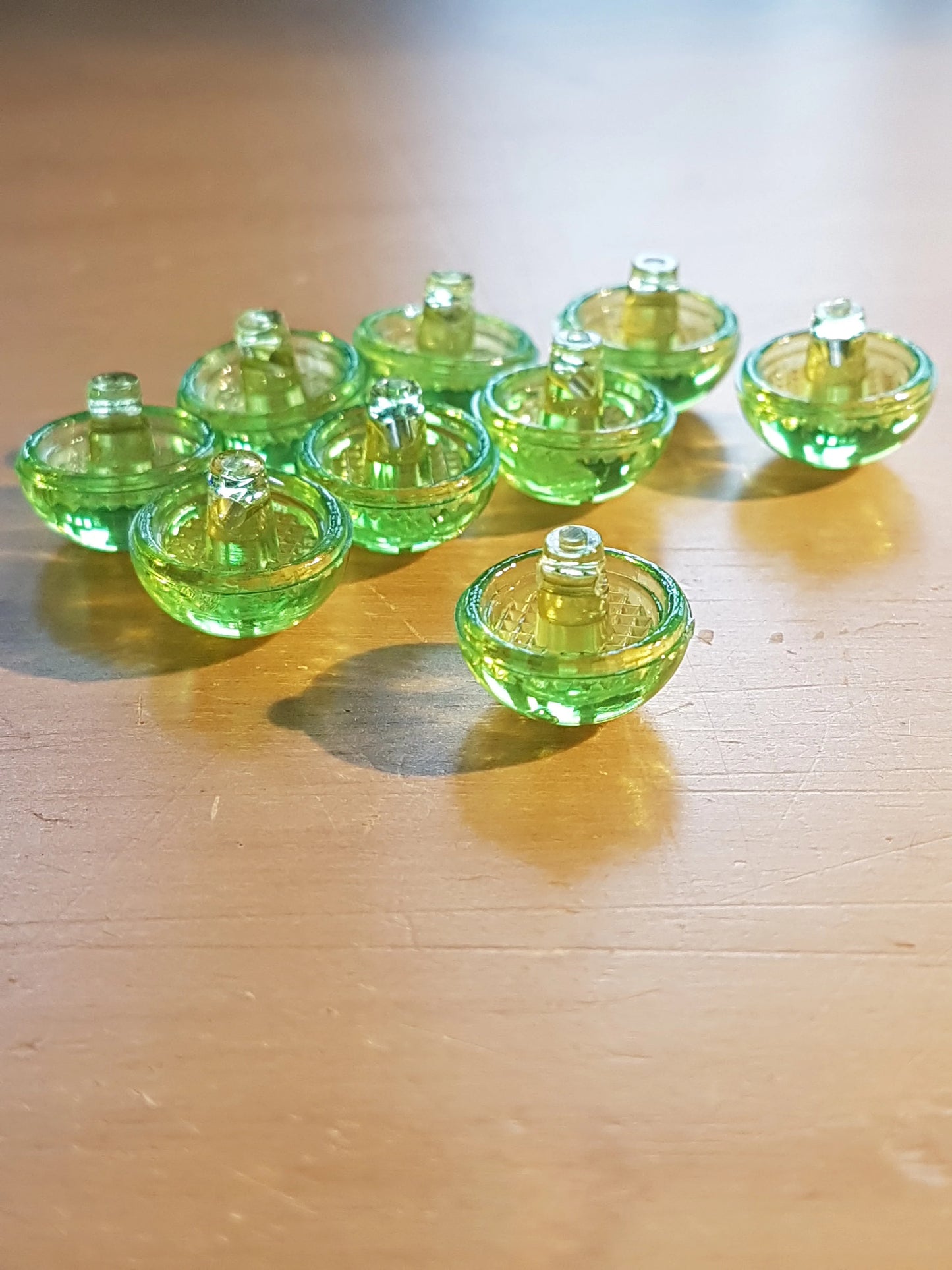 11 Round Buttons Bright Green Retro Look Plastic 1.5cm