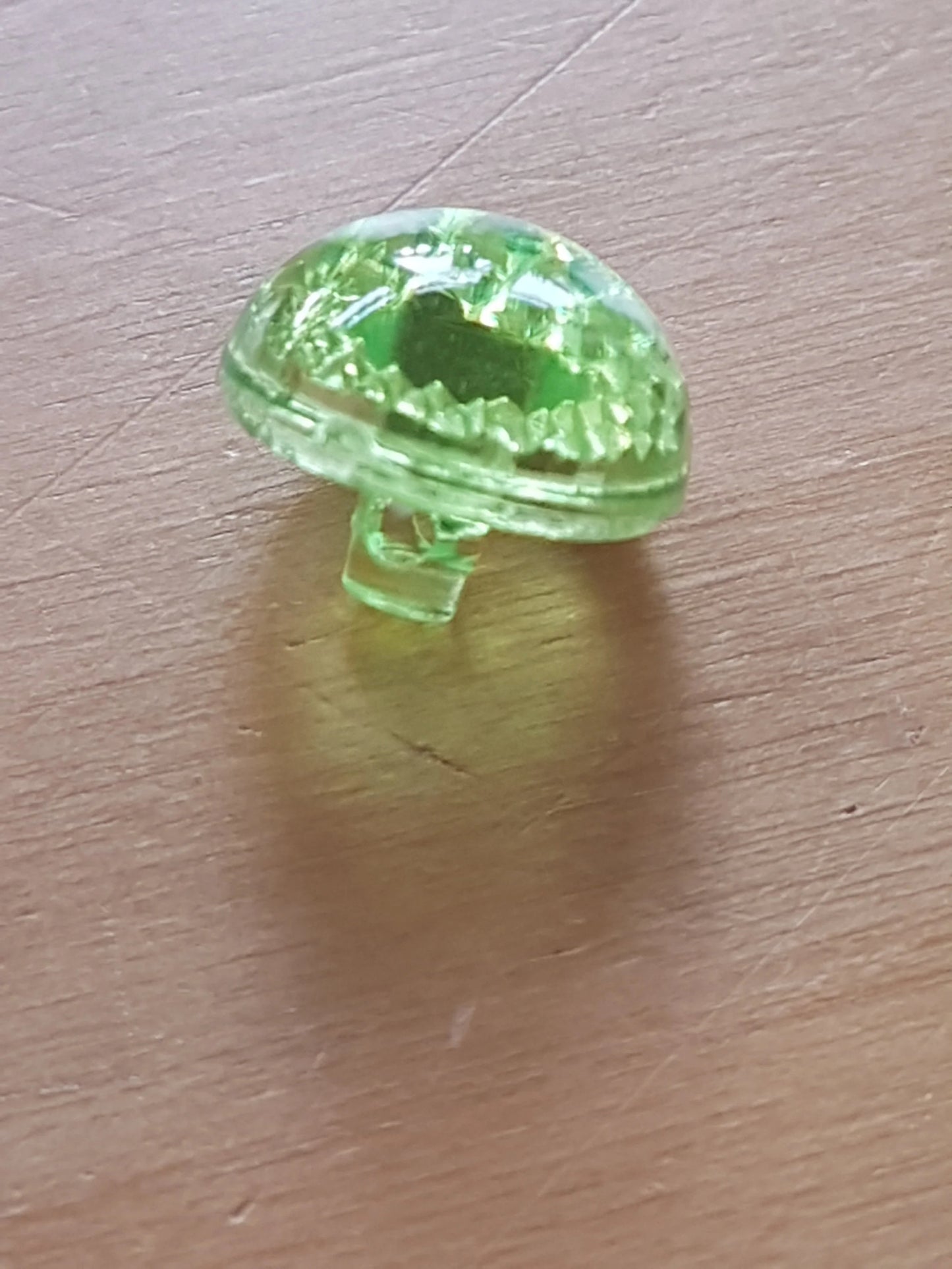 11 Round Buttons Bright Green Retro Look Plastic 1.5cm