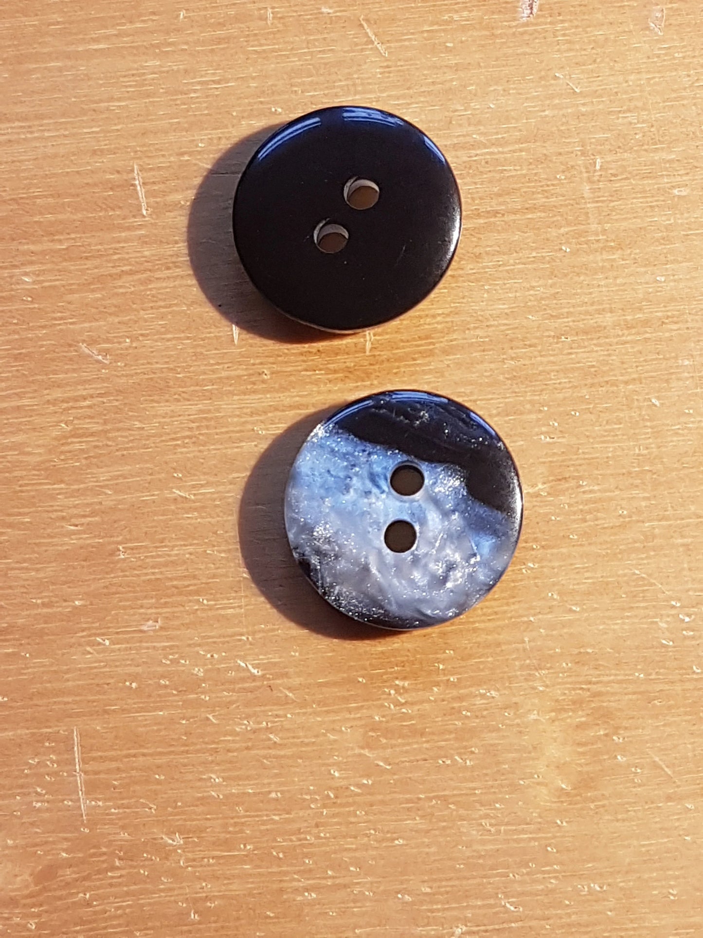 8 Round Buttons Grey/Black/Pearl Plastic 1.5cm
